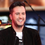 Luke Bryan was spotted in Savannah, Georgia looking a heck of a lot like Forrest Gump {PIC}